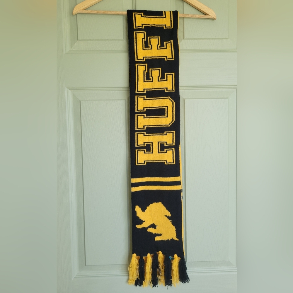 officially licensed Harry Potter Hufflepuff Reversible Knit Scarf
